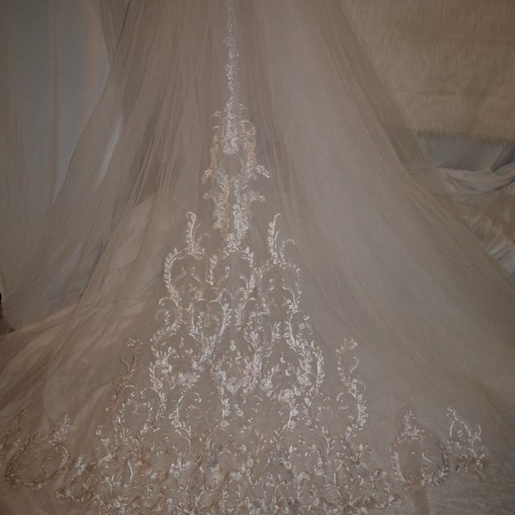 White WEDDING GOWN With Long Embellished Train NEW BY BABYLINE DRESS - Picture 8 of 14